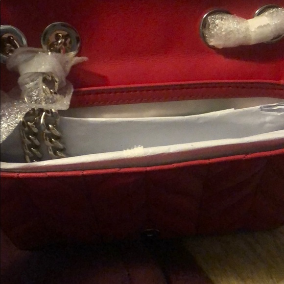 Handbags - Picture 3 of 8